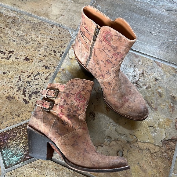 🍃💕Lucchese Distressed Floral Print All Leather Bootie - Picture 5 of 12